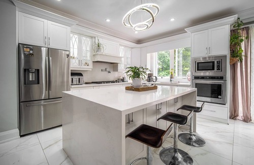 Fallingbrook House | Spacious New Home Fully Furnished - Ideal Location!