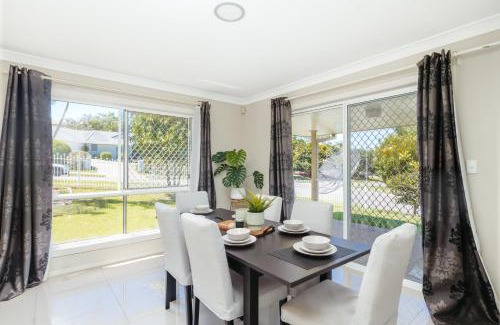 Eight Mile Plains House | Spacious newly redecorated 5BD Family Home