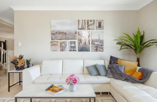 Eight Mile Plains House | Spacious newly redecorated 5BD Family Home