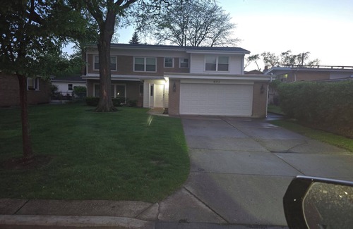 Skokie House | Spacious newly rehabbed, 5-bedroom house in nice Skokie with AC, WiFi