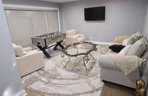 Skokie House | Spacious newly rehabbed, 5-bedroom house in nice Skokie with AC, WiFi