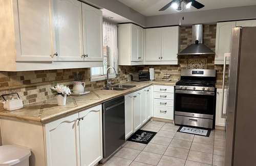 York Regional Municipality House | Spacious Newmarket Home With Everything U Need