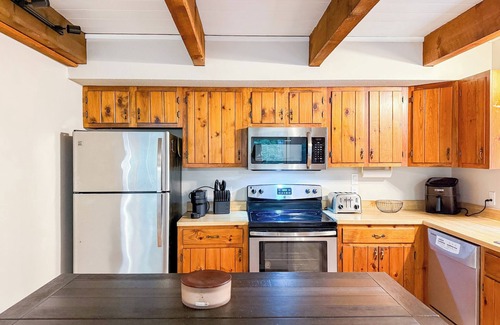 Birch Hill Condo | Spacious North Conway Getaway, Sleeps 13, Close to Echo Lake & Downtown