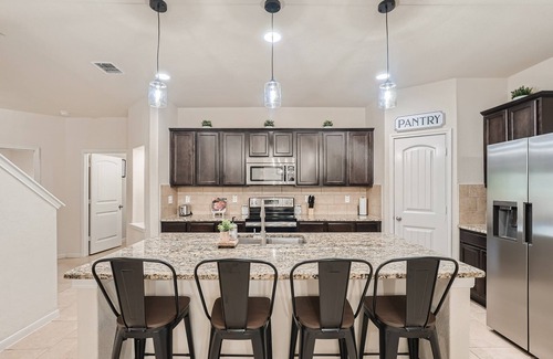 West San Antonio House | Spacious Oasis 5BR/4BA Lackland AFB BMT Riverwalk