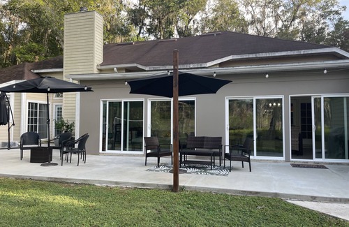 Gainesville House | Spacious oasis in the city. Gainesville. Great backyard. 4 Bedrooms 3 baths.