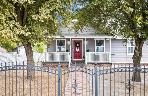 Government Hill House | Spacious Oasis l 5 min to Alamo, Riverwalk, Pearl l Pet Friendly