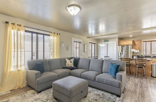 American Fork House | Spacious Oasis | Massage | BBQ | Fire Pit