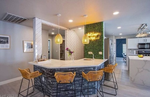 Green Valley House | Spacious Oasis/Pool & Spa/7 Beds