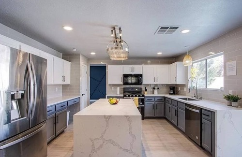 Green Valley House | Spacious Oasis/Pool & Spa/7 Beds