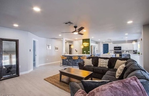 Green Valley House | Spacious Oasis/Pool & Spa/7 Beds