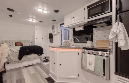 Ellenwood House | Spacious Oasis With Hot Tub & Firepit In The Woods
