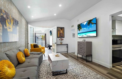 Lauderdale-by-the-Sea Condo | Spacious ocean walk condo in gorgeous Lauderdale by the Sea