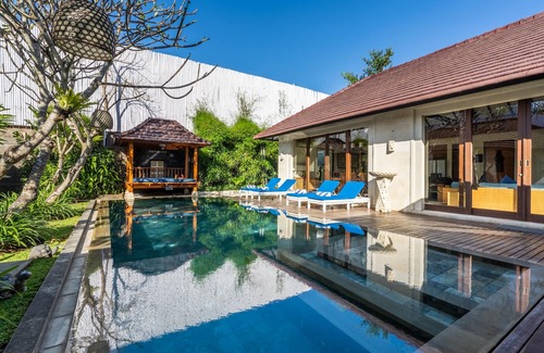 Batubelig Villa | Spacious One Bedroom Villa, only 2 minutes walk to the Beach