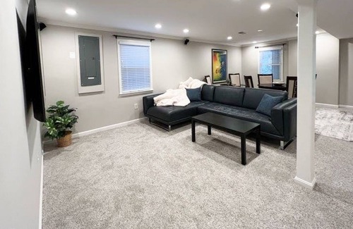 Tysons House | spacious open floor plan w/heated pool and hot tub - DC