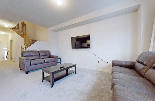 Durham Region House | Spacious, Oshawa 3-bedroom Home