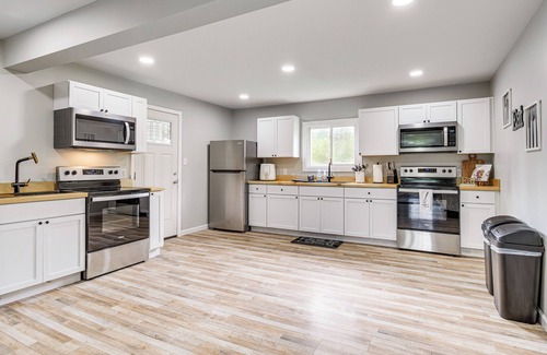 Oswego House | Spacious Oswego Home: 6 Mi to Fort Ontario!