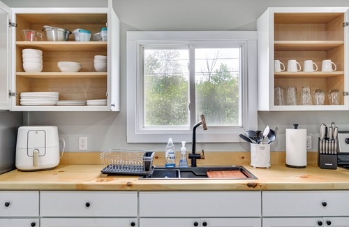 Oswego House | Spacious Oswego Home: 6 Mi to Fort Ontario!