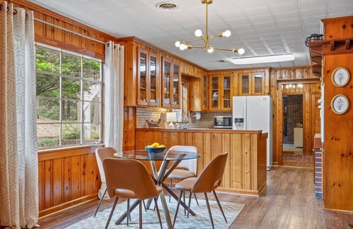 Cartersville House | Spacious & Outdoorsy 5BR Cottage | BBQ Family Fun