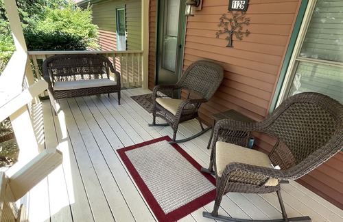 St. Helen House | Spacious, peaceful home away from home.snow or sun!