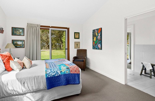 Exeter House | Spacious peaceful 3-Bed Home on a Winery Estate