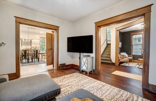 New Haven House | Spacious Pet & Family-Friendly Home for 9+ Guests