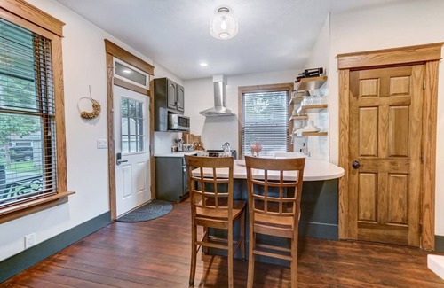 New Haven House | Spacious Pet & Family-Friendly Home for 9+ Guests