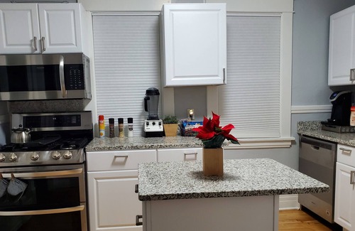 Minneapolis House | **Spacious, Pet Friendly 3 Bedroom, Close to U of M & Downtown Minneapolis