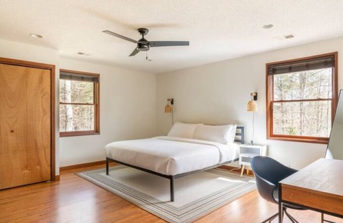 Crumpler House | Spacious pet friendly guesthouse on private estate