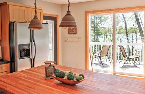 Crosslake Cottage | Spacious Pine Lake Home: Deck, Fire Pit + 3 Acres!
