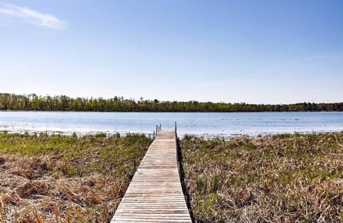 Crosslake Cottage | Spacious Pine Lake Home: Deck, Fire Pit + 3 Acres!