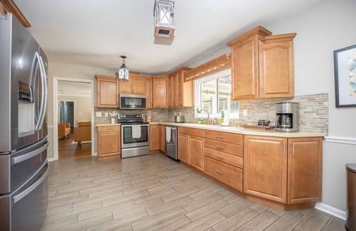 Gainesville House | Spacious Pool Home 3 Miles to UF!