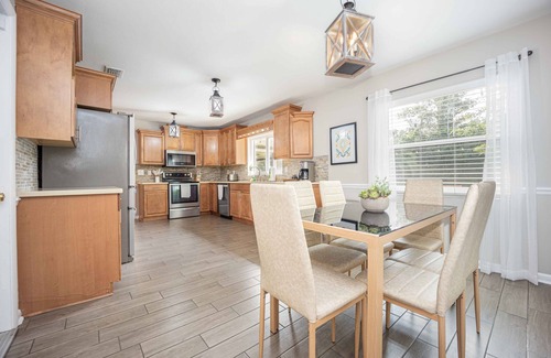Gainesville House | Spacious Pool Home 3 Miles to UF!