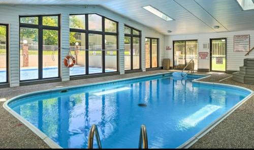 Branson Apartment | Spacious! Pools, Hot Tub, Free Attraction Tickets!