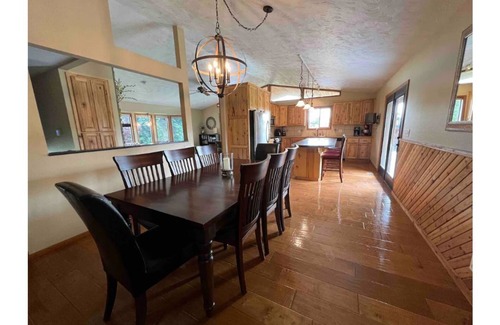 Post Falls House | Spacious Poolside Home - perfect for retreats & all types of family gatherings.