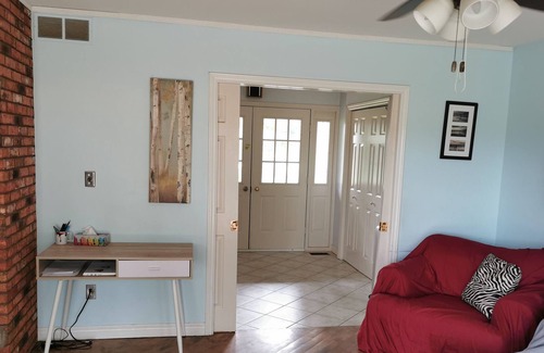 Centre Wellington House | Spacious & Private Country Bungalow - Pet Friendly