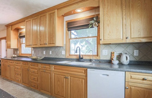 Benson House | Spacious, private & fun Benson beauty-whole home!