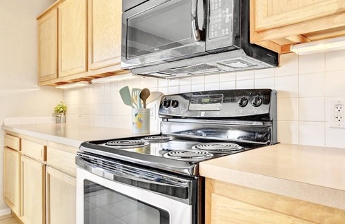 Aurora House | Spacious Private Retreat Near Cherry Creek Park!