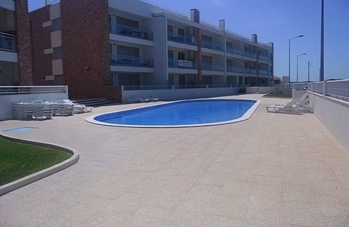 Sao Martinho do Porto Apartment | Spacious 3 Bedroom Apartment. Close to Beach. Highly recommended