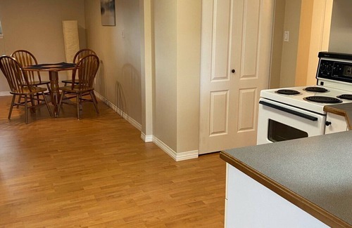 Delta House | Spacious, Quiet and Clean 1 Bedroom Basement Suite
