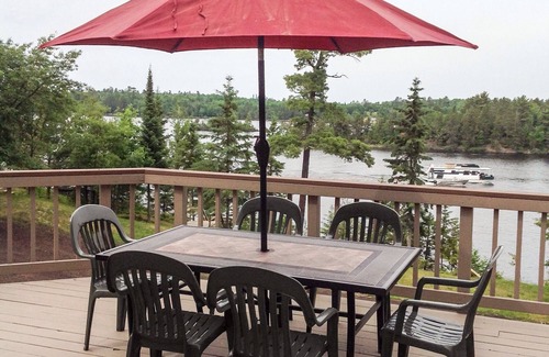 International Falls House | Spacious Rainy Lake accommodation. Beautiful views of Voyageurs National Park.
