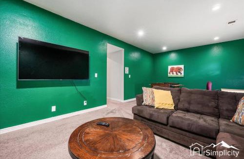 Barnum West House | Spacious Ranch Near Red Rocks W Hot Tub