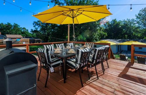 Omaha House | Spacious Ranch with Hot Tub & Game Room - Sleeps 24