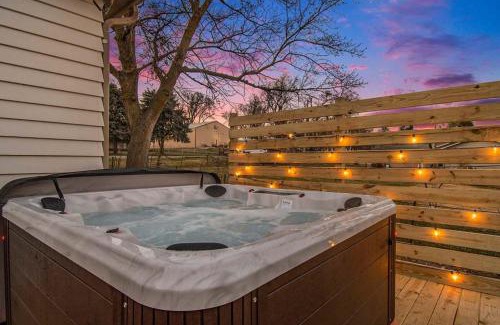 Omaha House | Spacious Ranch with Hot Tub & Game Room - Sleeps 24