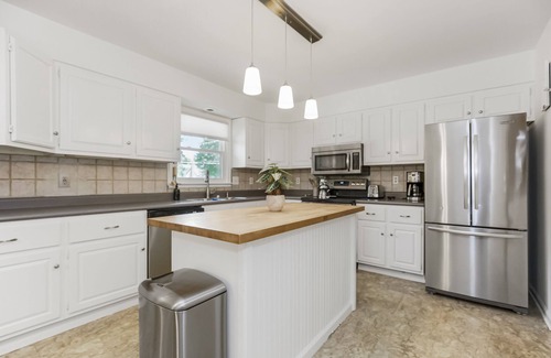 Olathe House | Spacious Ranch with Movie Room, Ping Pong, Putting Green, and Private Yard