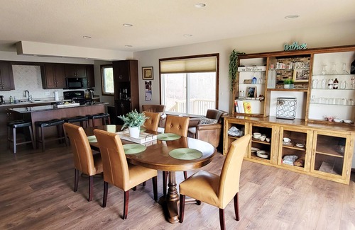 Rochester House | Spacious, Relaxing, 5 Bedroom Home near Mayo Clinic in Rochester, MN.
