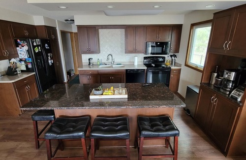Rochester House | Spacious, Relaxing, 5 Bedroom Home near Mayo Clinic in Rochester, MN.