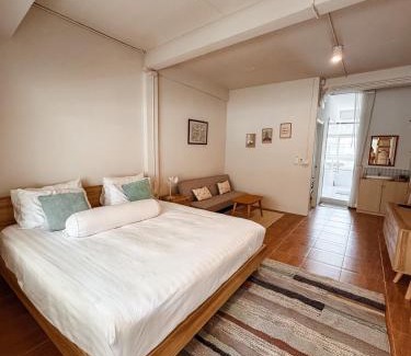 Phra Khanong Nuea House | Spacious Relaxing Townhouse with Rooftop in Ekamai