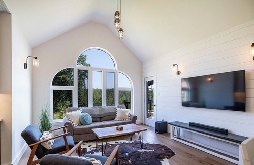 Baddow House | Spacious renovated peaceful home. High-end finishes in great area!
