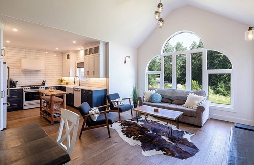Baddow House | Spacious renovated peaceful home. High-end finishes in great area!