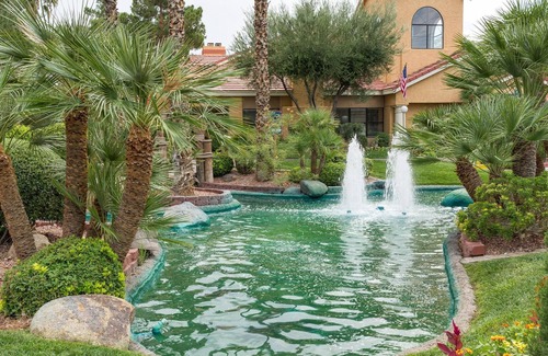 Las Vegas Villa | Spacious Renovated 2BR Condo - Perfect for Friends or Family - Free Shuttle